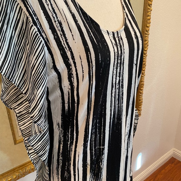 Black and white blouse - Picture 8 of 10